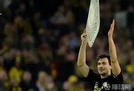 包含多特蒙德前锋连续演零射门，球迷对其能力存疑的词条