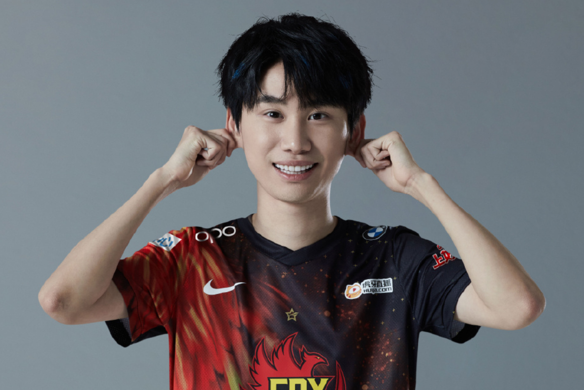 Doinb迎来十赛季高光表现，FPX球迷沸腾！